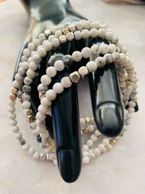 Marlyn Schiff White Stone and Silver Beaded Stretch Wrap